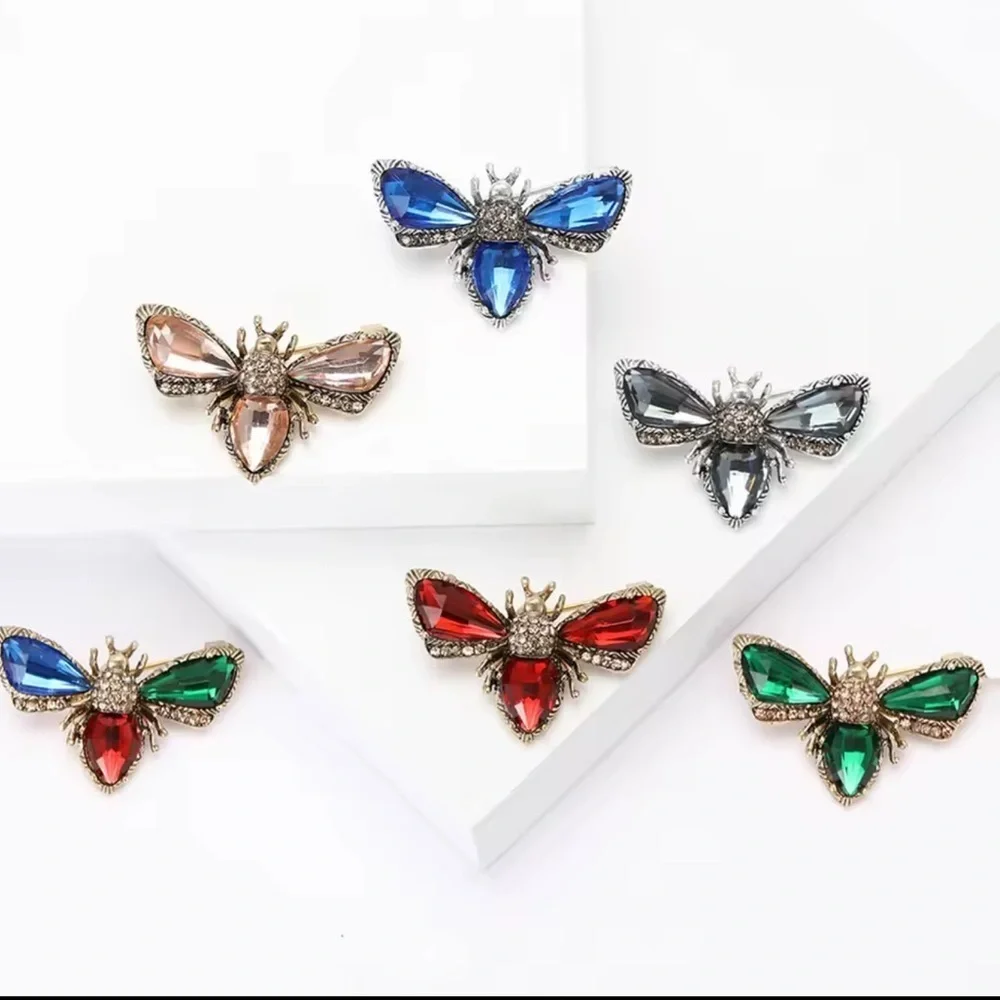 Vintage Amber Gem Insect Brooch — Gold Tone